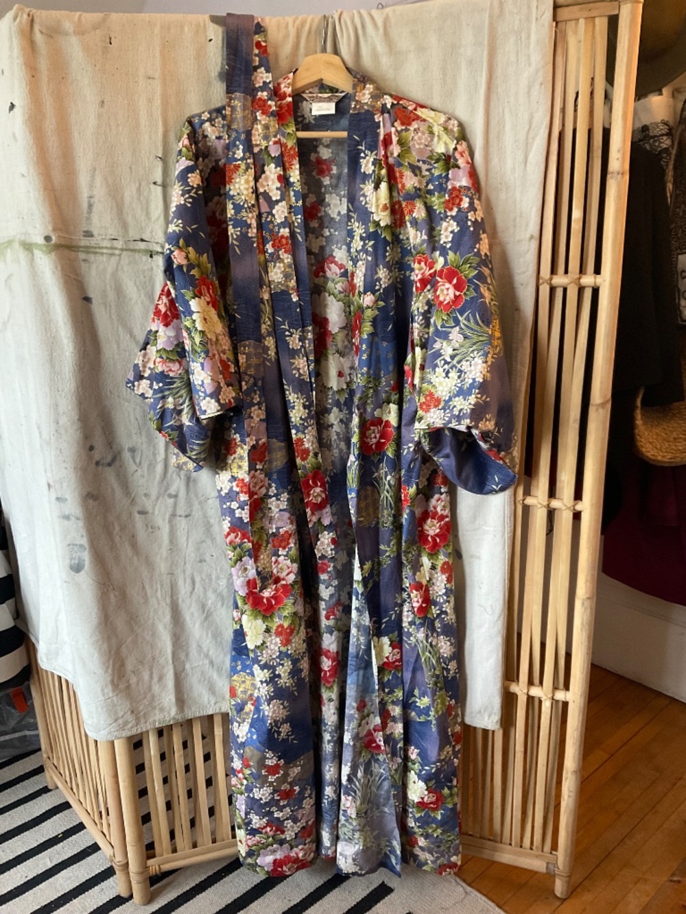 Vintage Robe - Picture 2 of 4